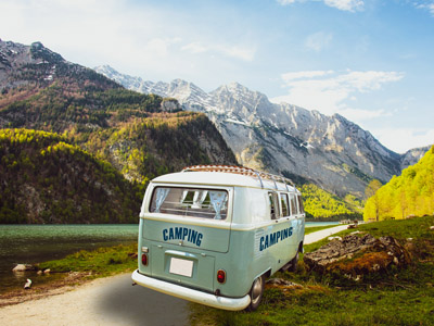 VW Camper in den Bergen