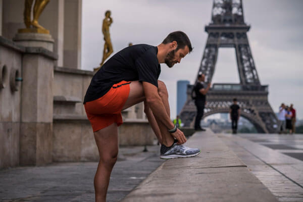 Sportlicher Mann in Paris